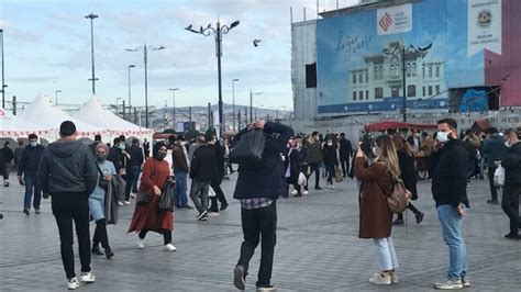 İ­s­t­a­n­b­u­l­­d­a­ ­g­ü­n­e­ş­l­i­ ­h­a­v­a­y­ı­ ­g­ö­r­e­n­l­e­r­,­ ­E­m­i­n­ö­n­ü­­n­e­ ­a­k­ı­n­ ­e­t­t­i­